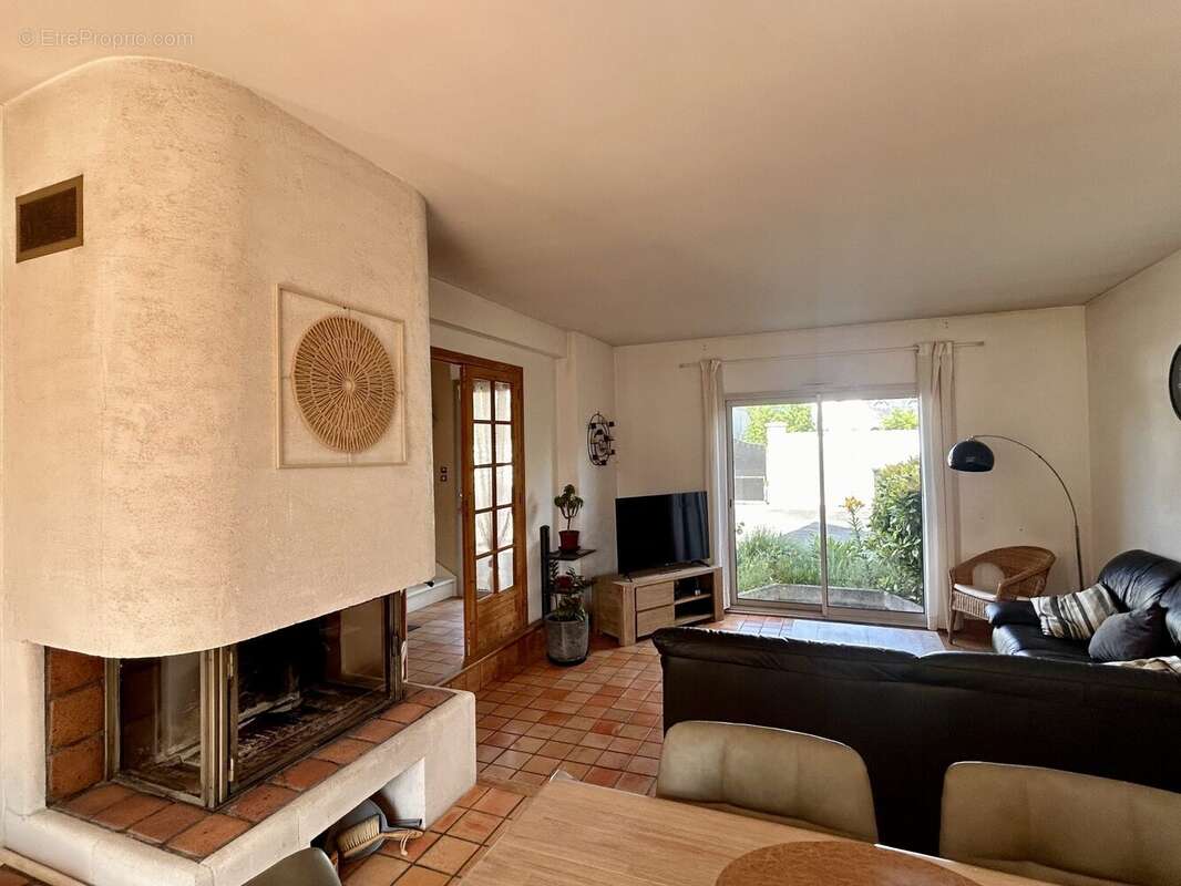 Maison à PELLOUAILLES-LES-VIGNES