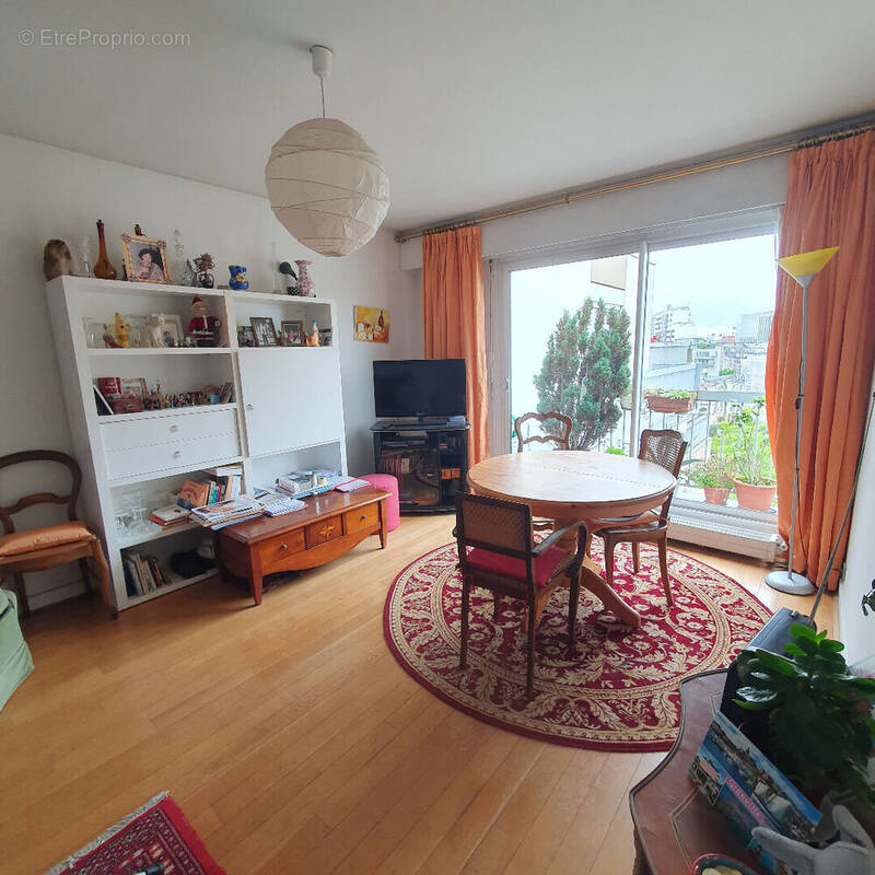 Appartement à PARIS-18E
