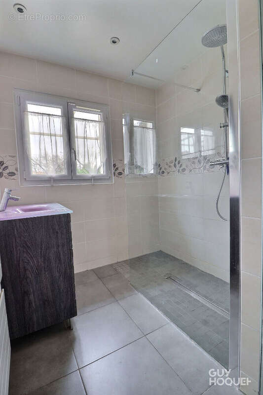 Maison à SAINTE-GENEVIEVE-DES-BOIS