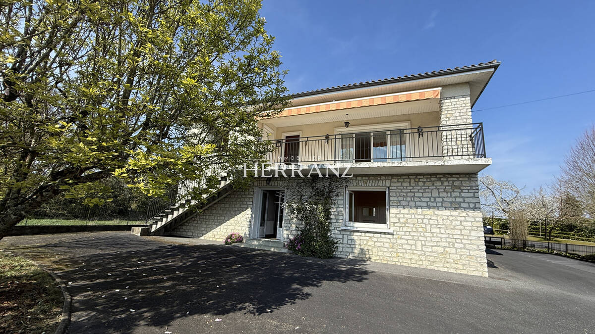 Maison à MONTGUYON