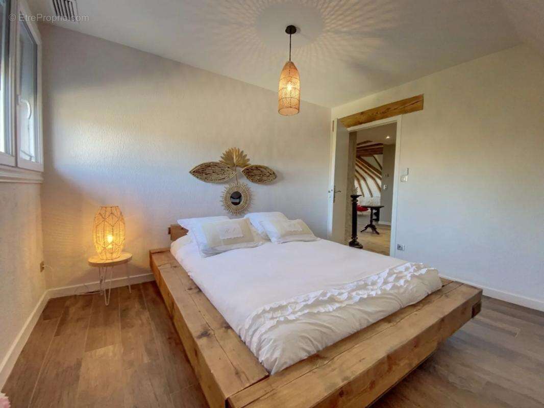 Maison à SAINT-FORGEUX-LESPINASSE