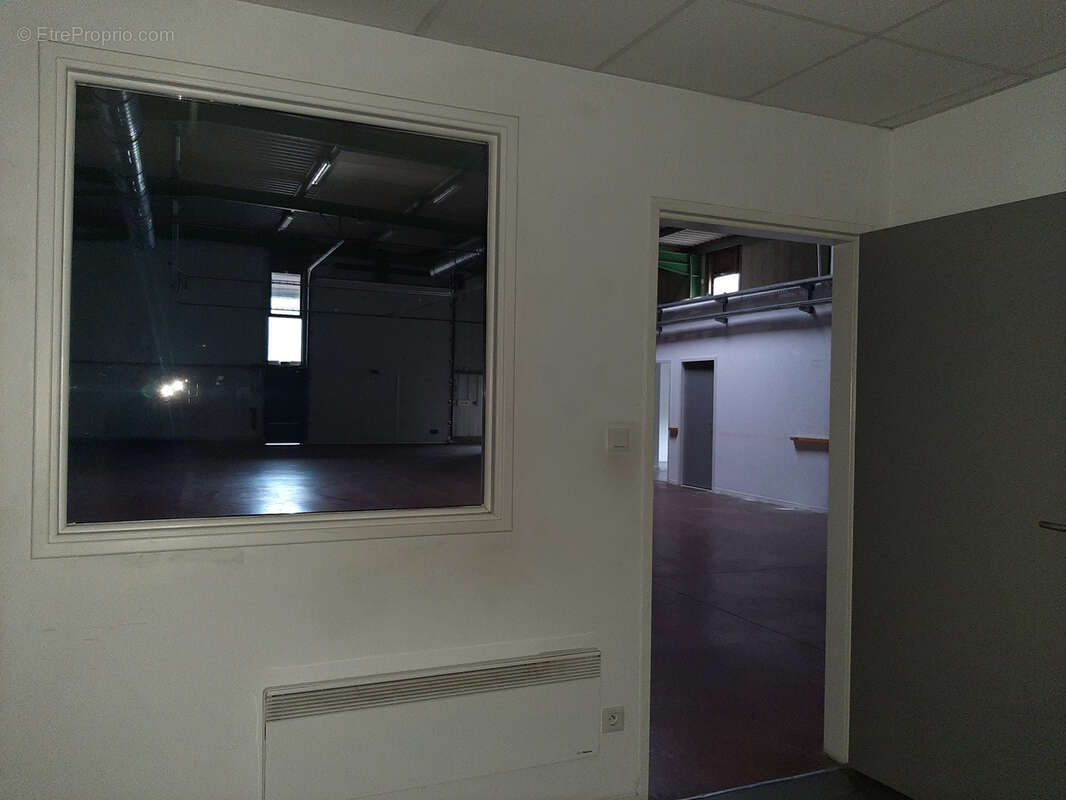 Commerce à SAINT-SAUVEUR-DE-MONTAGUT