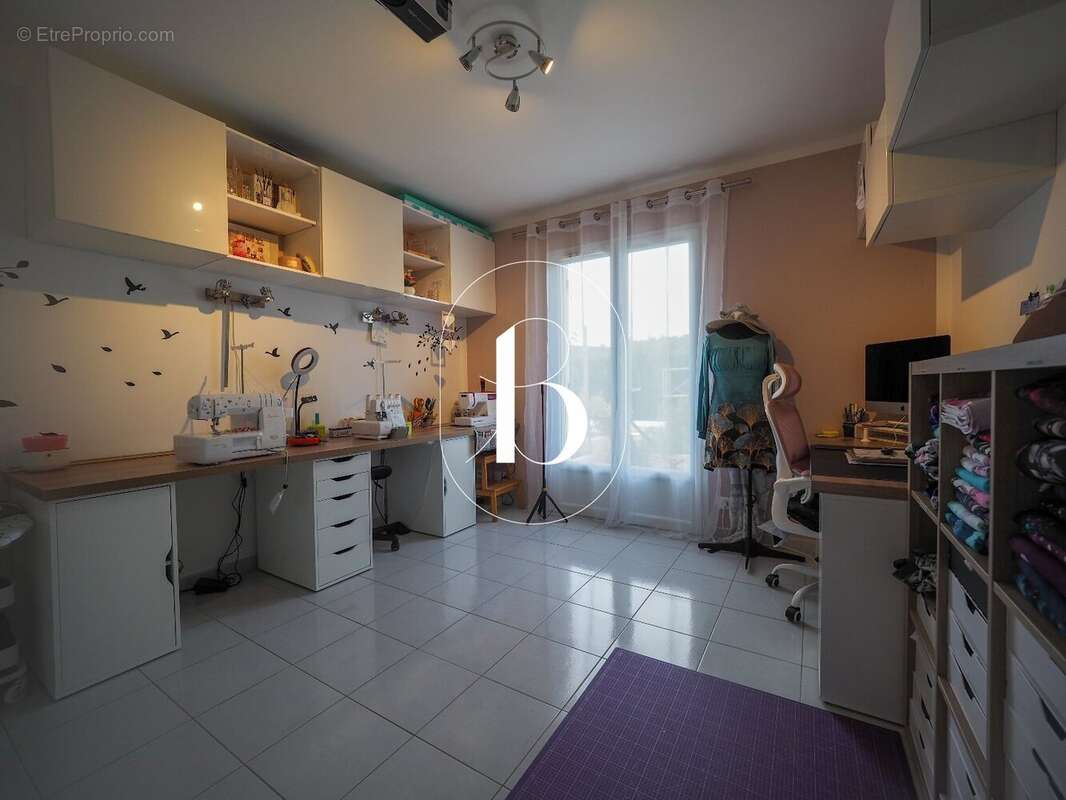 Maison à LA ROQUE-SUR-CEZE