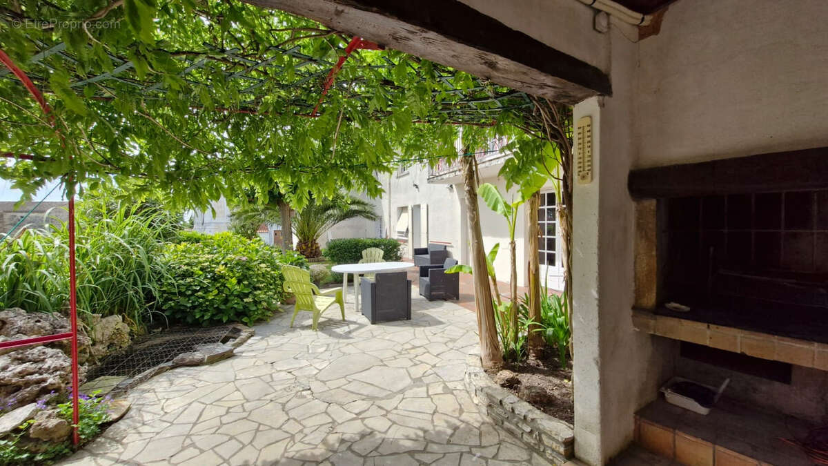 Maison à MORTAGNE-SUR-GIRONDE