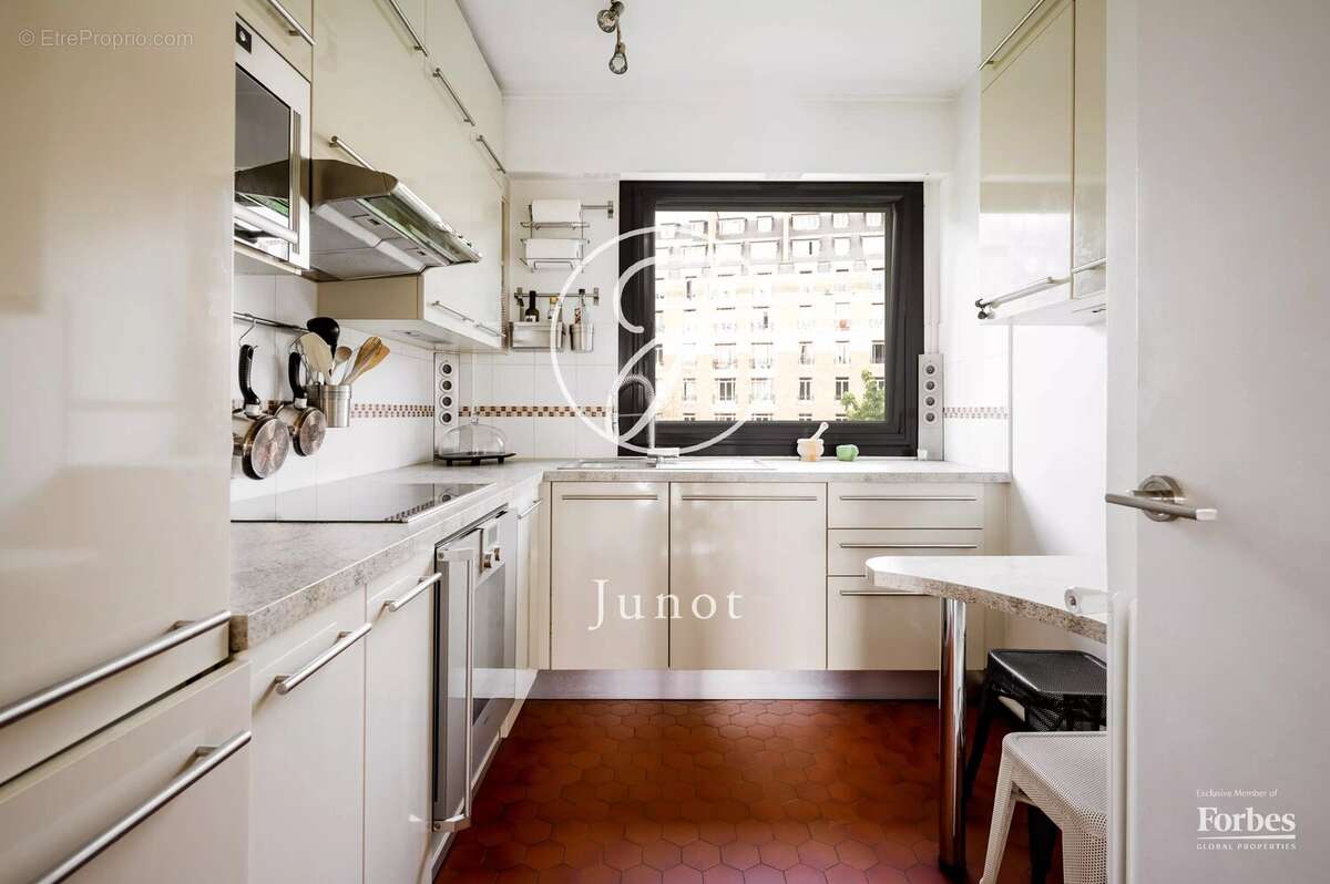 Paris 16e - AUTEUIL - Appartement - 5 pièces - 121,71m² Carrez - 3 chambres - balcon 6.25m² - photo 20