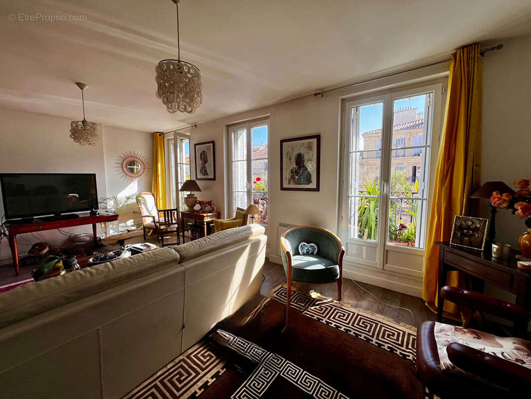 Appartement à MARSEILLE-2E