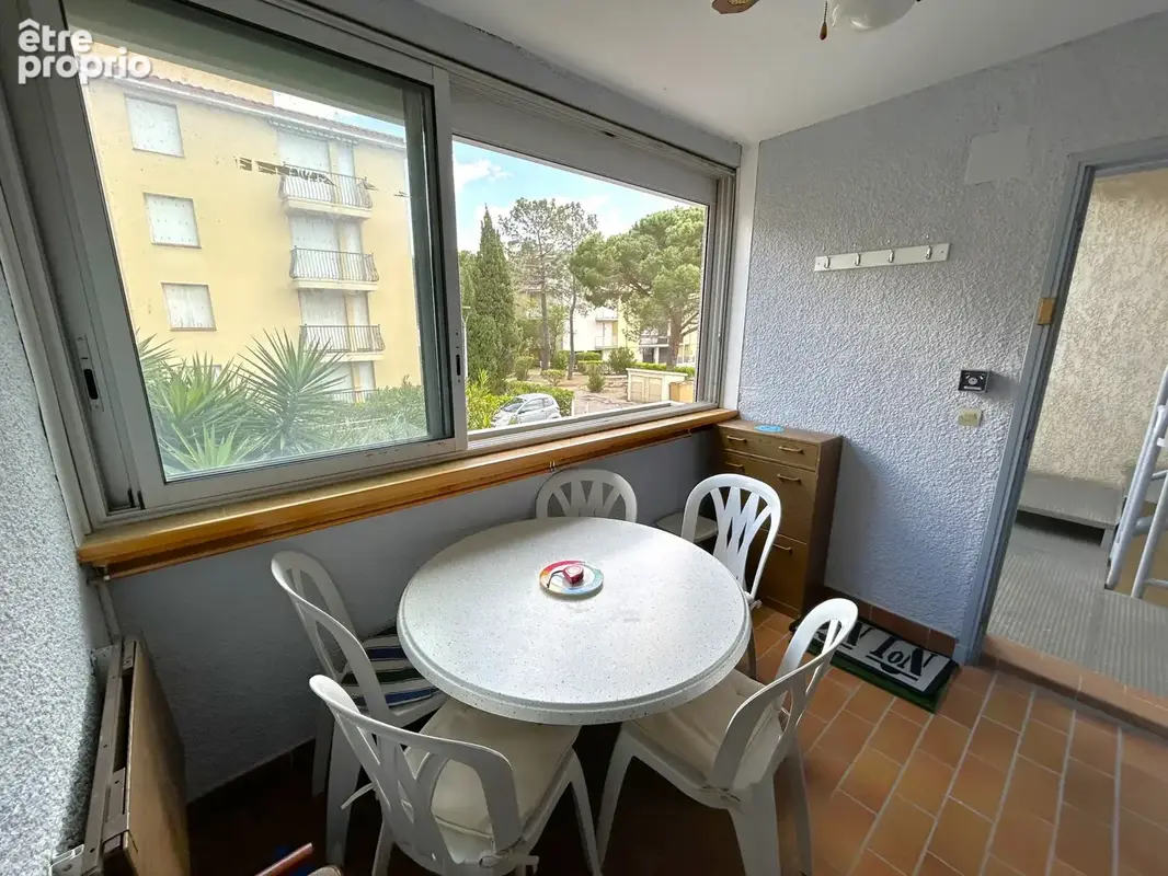 Appartement trois pièces dans une petite résidence proche des plages. - photo 2