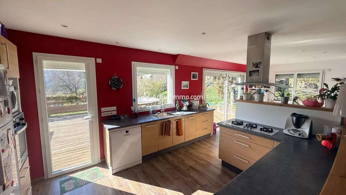 Maison à SAINT-BEAUZELY