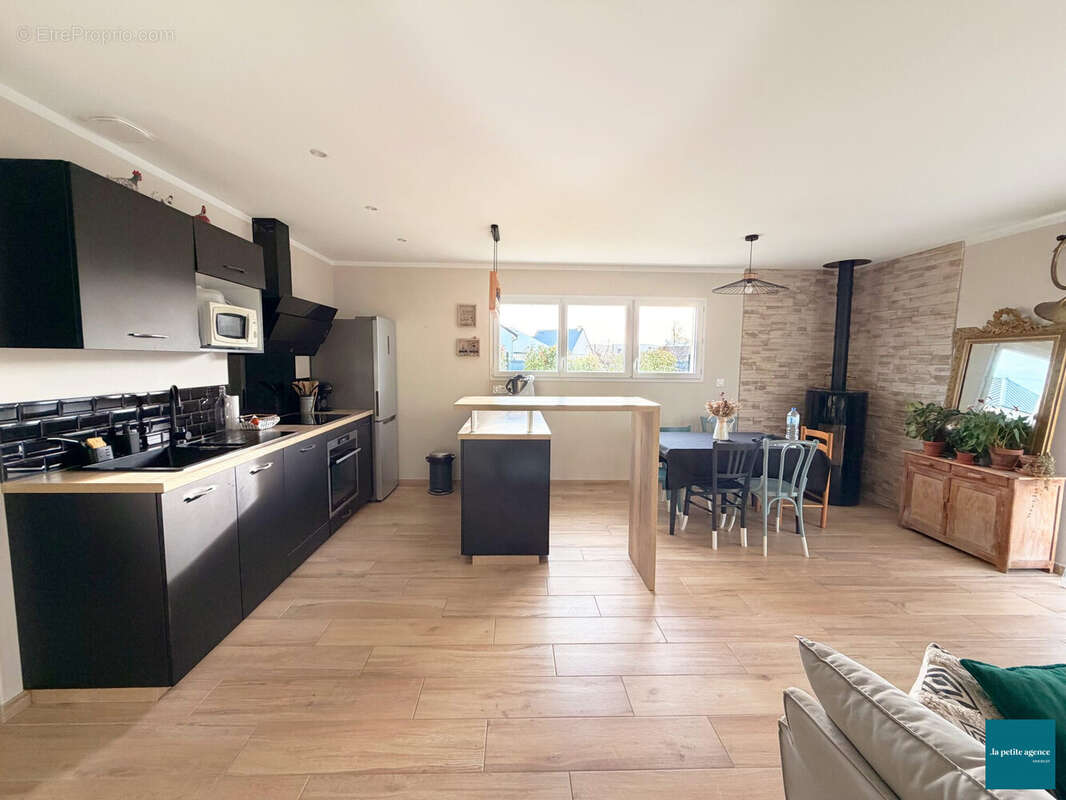 Maison à FEUGUEROLLES-BULLY