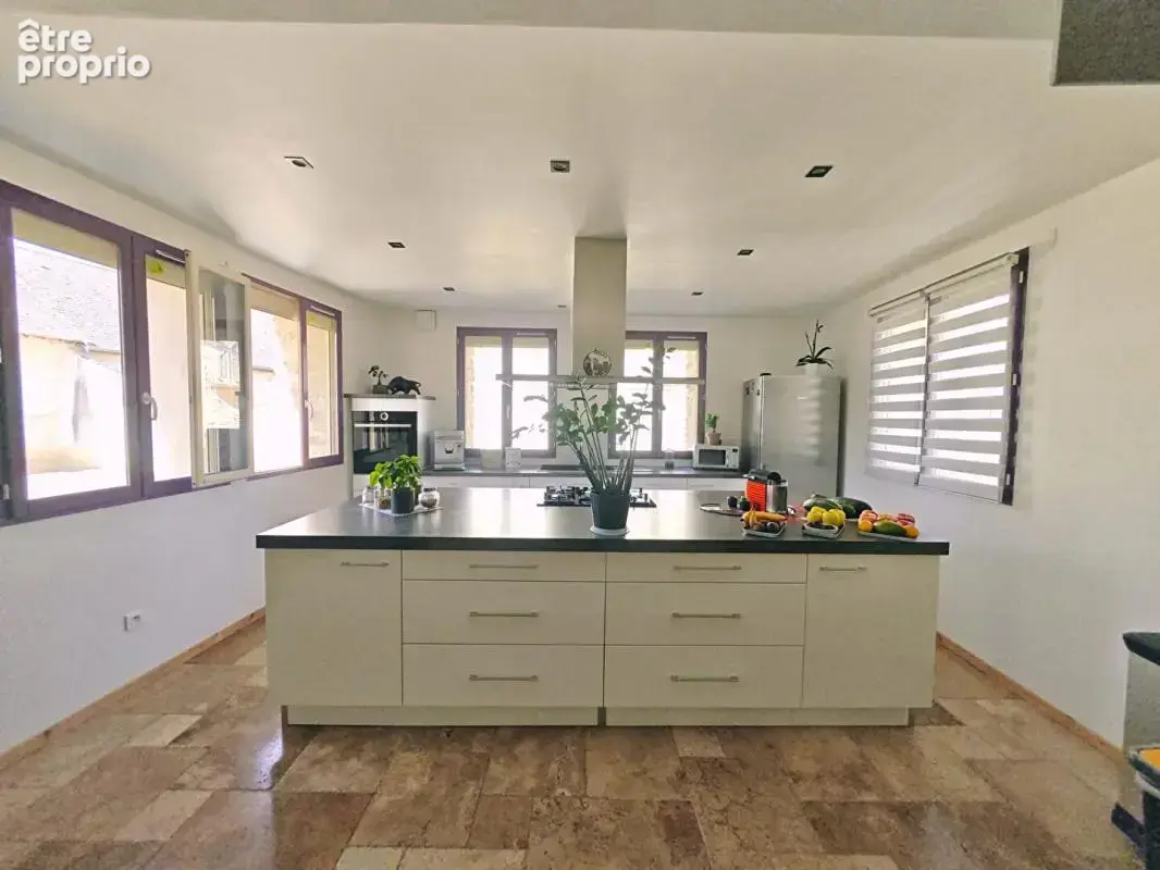 Maison en pierre 5 pièces, double garage, dépendance et jardin - photo 5