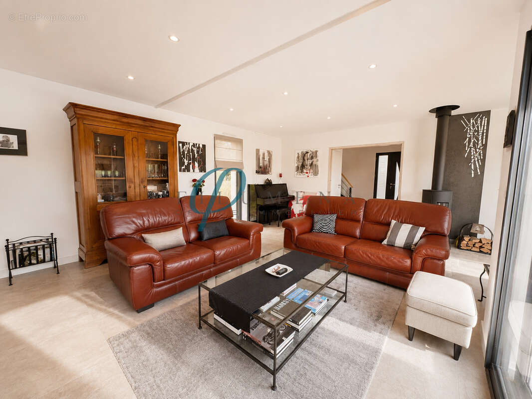 À VENDRE Maison contemporaine de160 m2, Terrain +1500 m2, Calme absolu et vue dégagée, garage. - photo 5