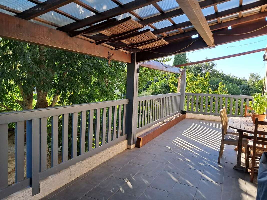 Maison à SAINT-JULIEN-DE-PEYROLAS