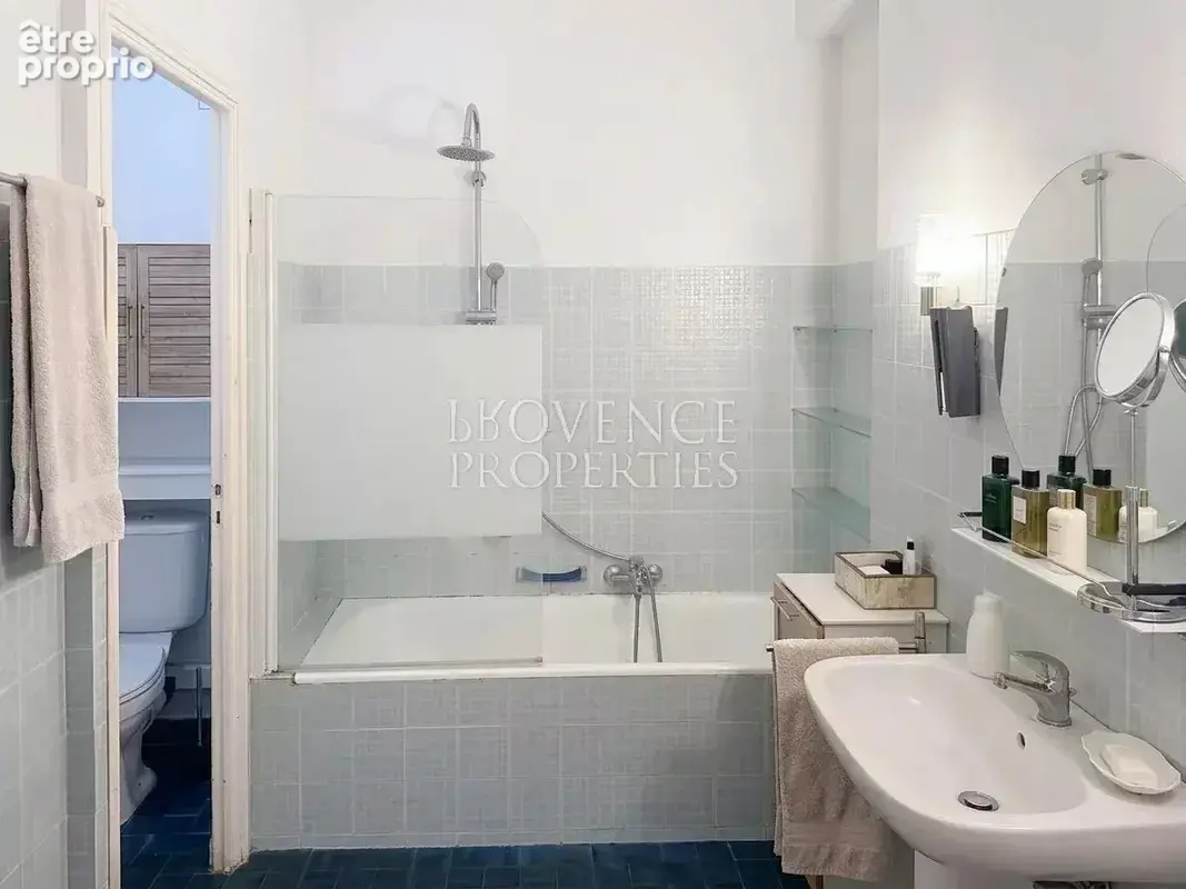 SAINT-AYGULF – Villa de 133 m² avec appartement indépendant à 300 m de la mer : Fort potentiel locatif & cadre idyllique au calm - photo 13