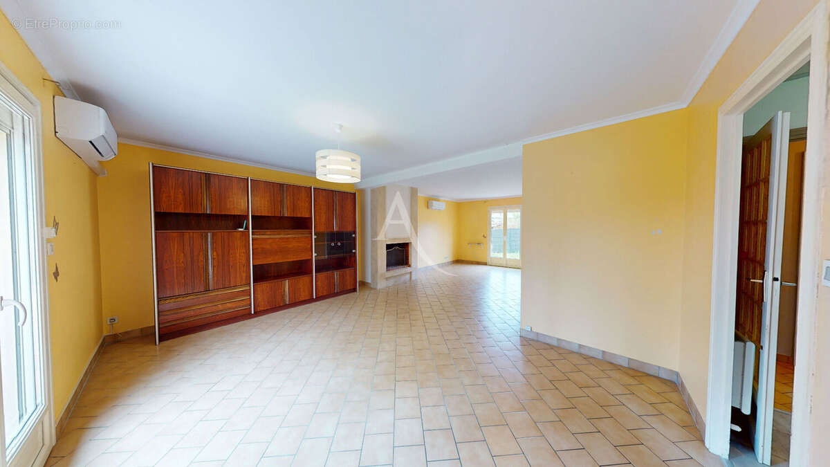 Maison à SAINT-JEAN-DE-BRAYE