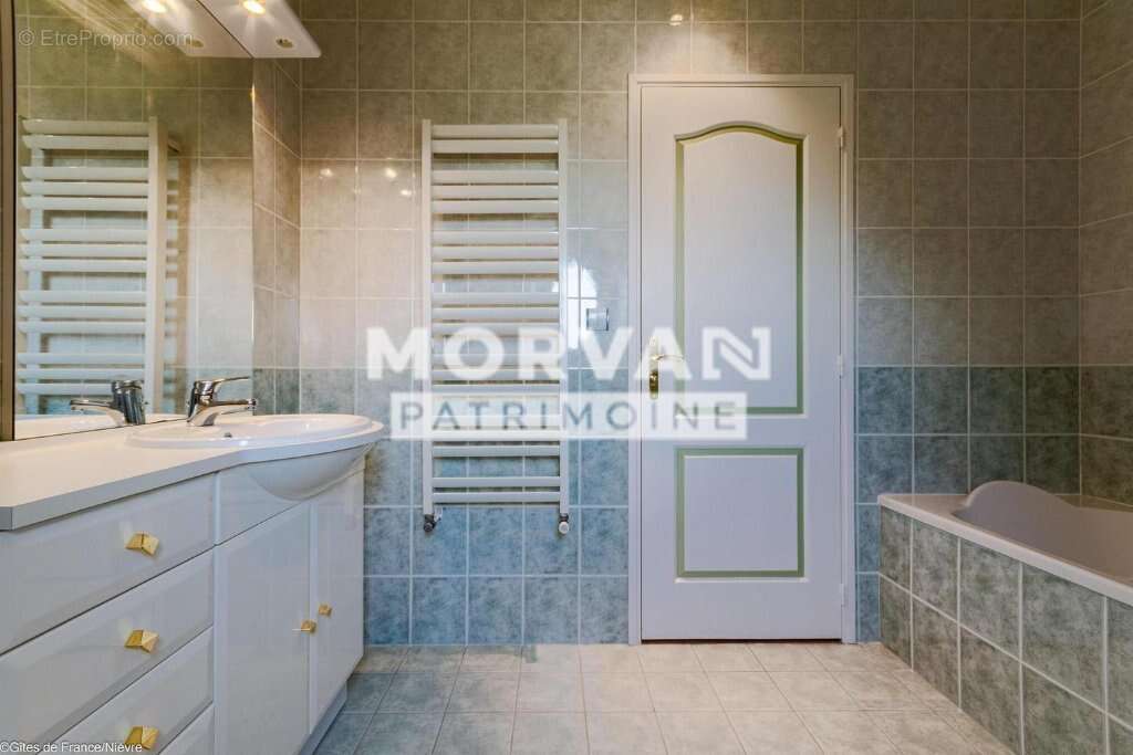 Maison à CHATEAU-CHINON(VILLE)