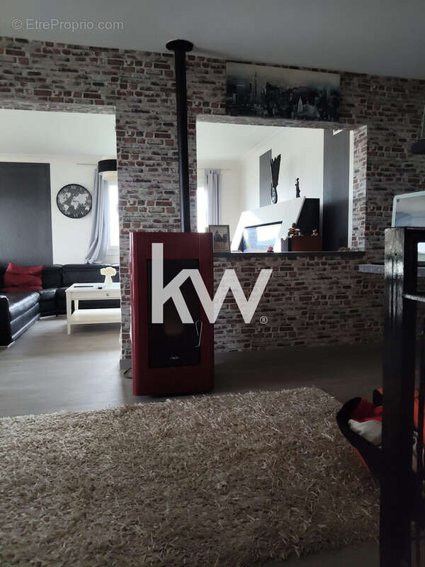 Maison 147 m² à Le Chambon-Feugerolles  - photo 4
