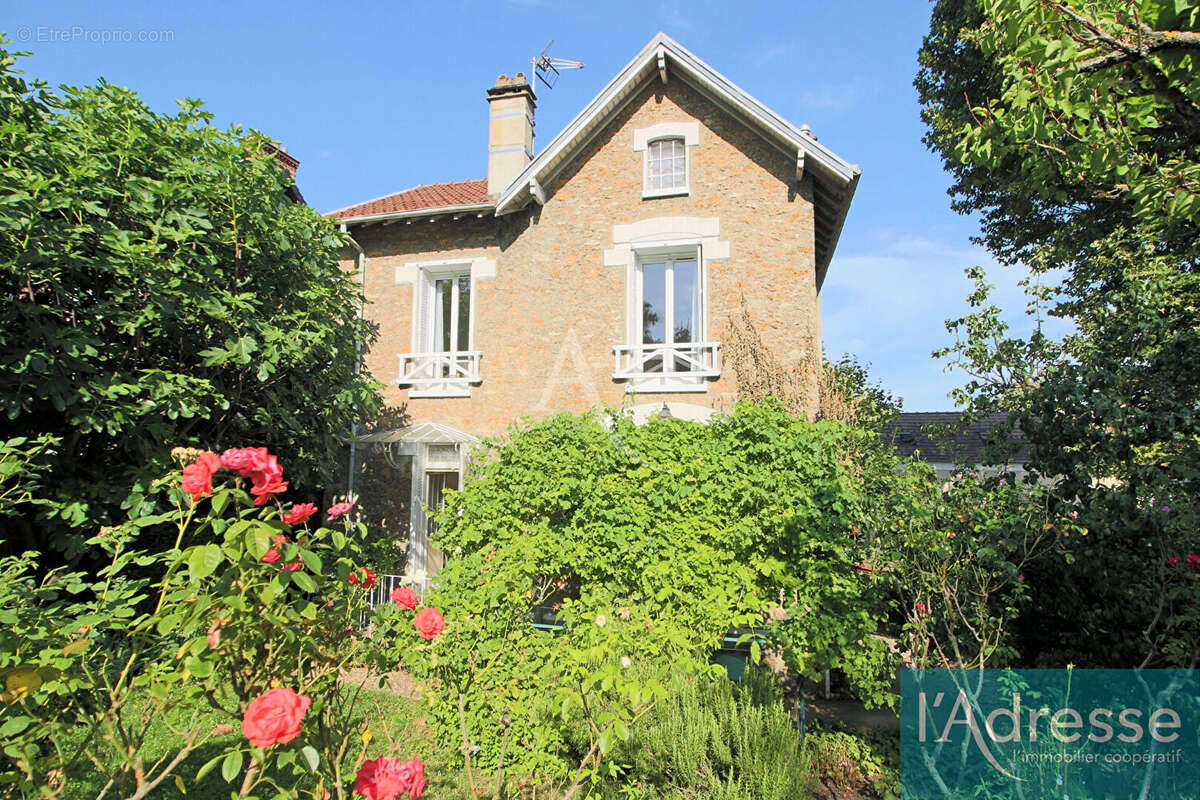 Pour les amoureux des maisons en meulière entièrement individuelles ! - photo 10