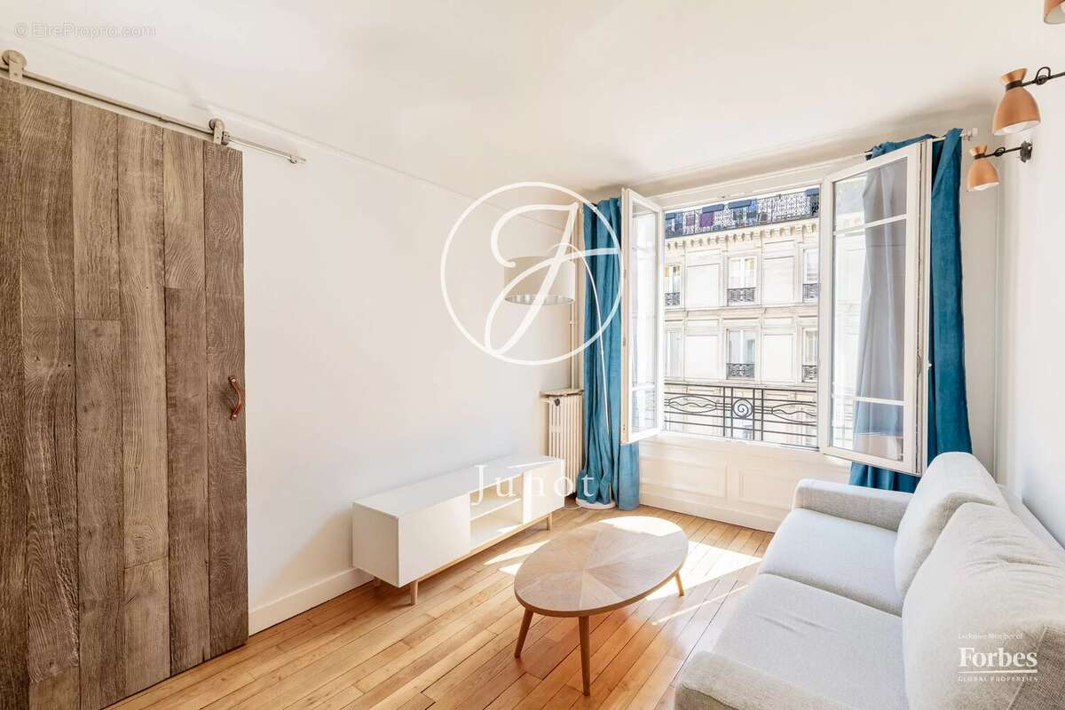 Appartement à PARIS-18E