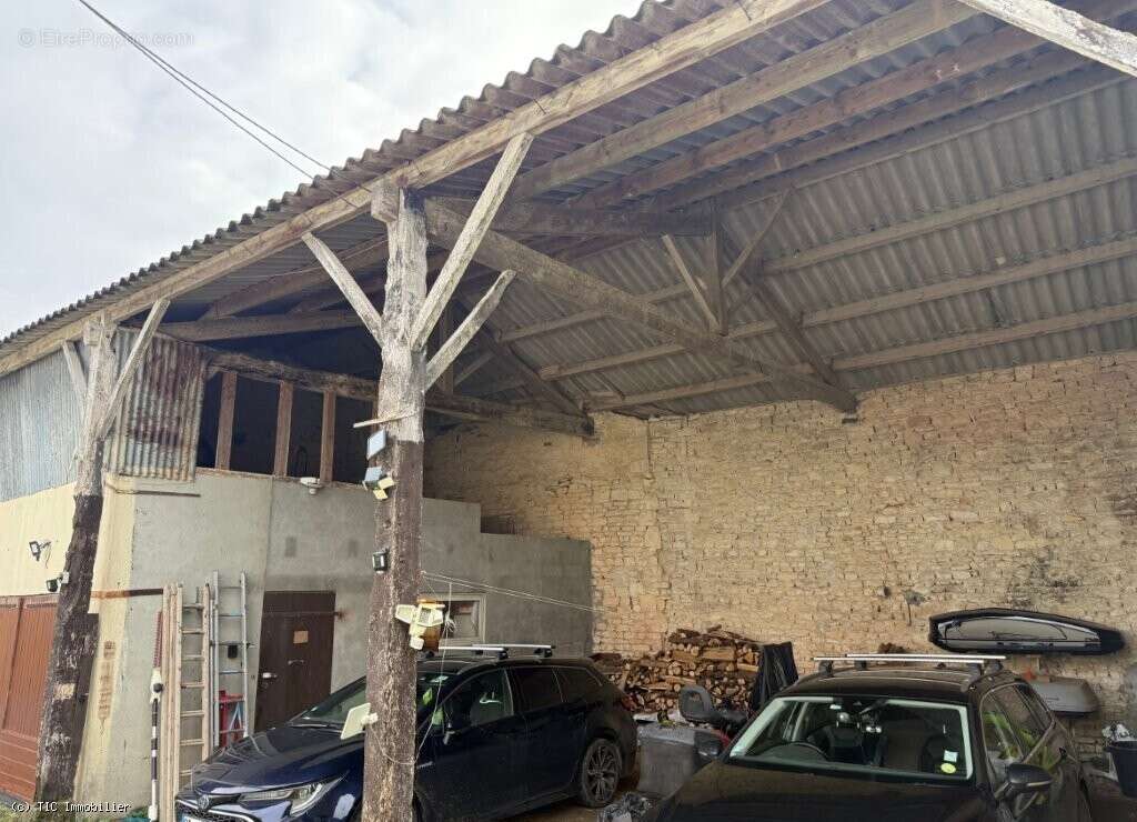 Maison à AIGRE