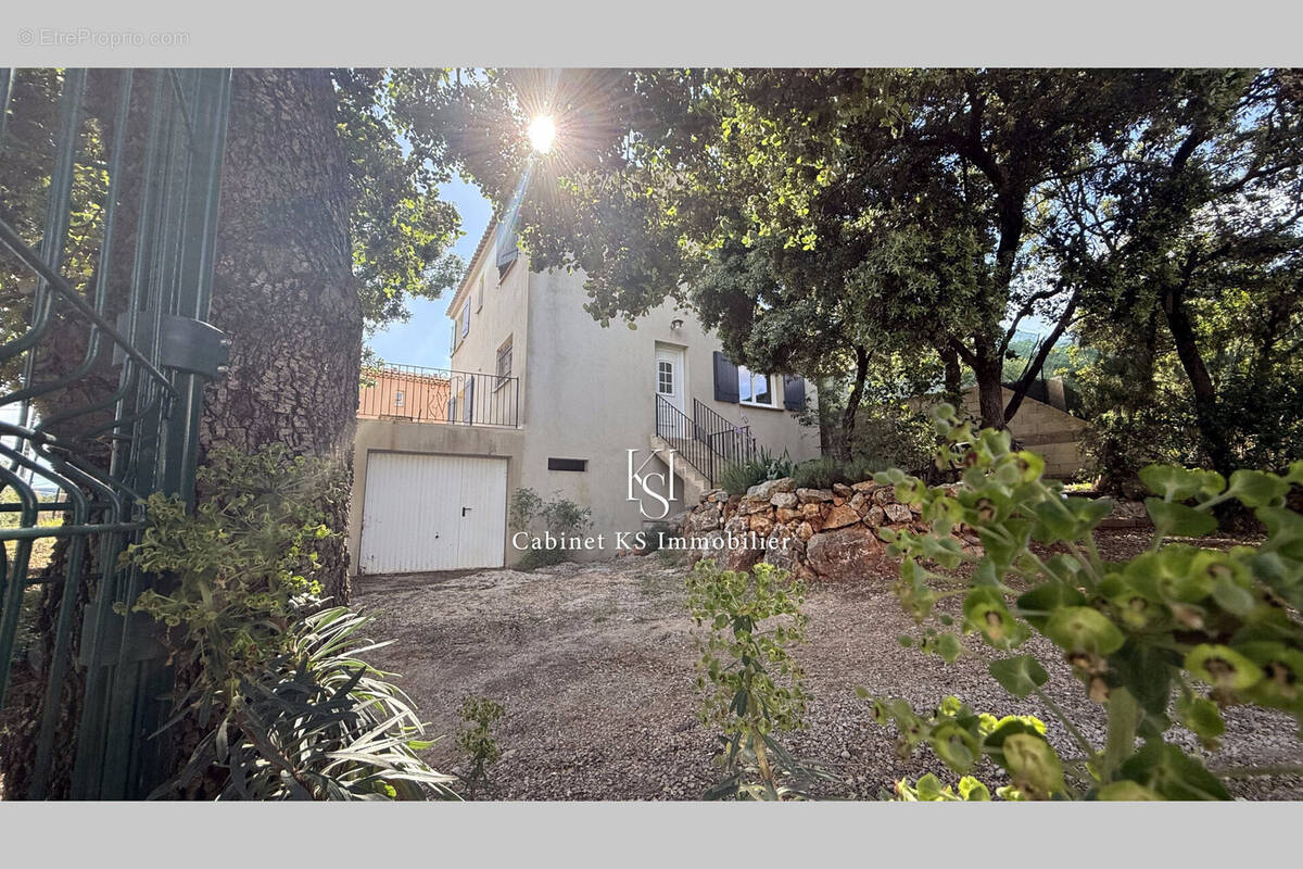 Maison à SEILLONS-SOURCE-D'ARGENS