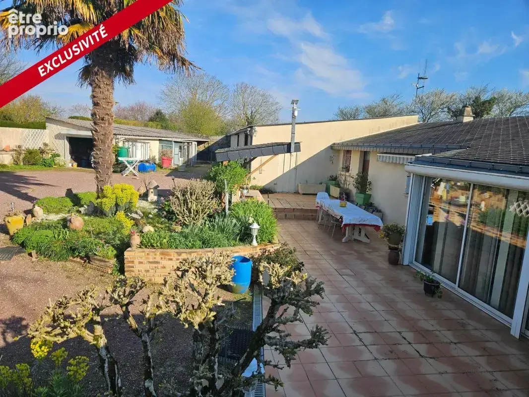 Bellevigne-les-châteaux – maison lumineuse, fonctionnelle et beaux espaces extérieurs - photo 14