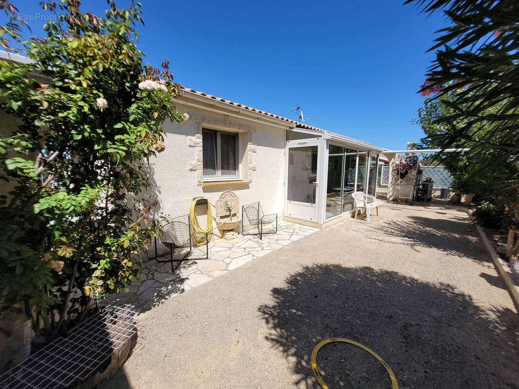 Fleury d'Aude Villa de type III de plain pied, SH 82 m2 avec garage de 19 m2 + un préau sur un terrain de 346 - photo 3