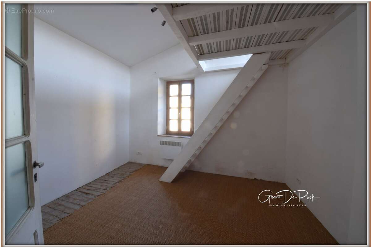 Maison à vendre T6  145 m² proche de SERVIES EN VAL (11) avec toit terrasse et vue panoramique - photo 12