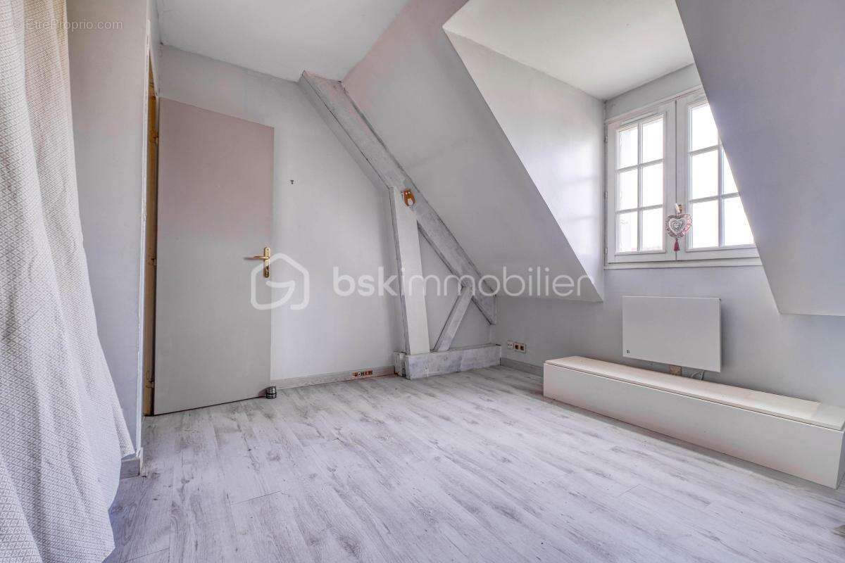 Exclusivité à Coupvray : une maison d’architecte lumineuse aux beaux volumes - photo 11