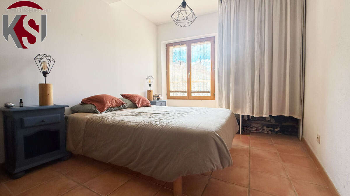 Maison à SEILLONS-SOURCE-D'ARGENS