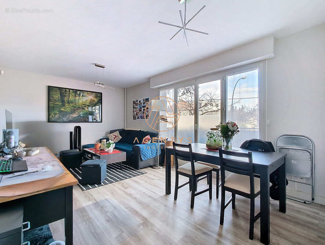 Appartement à SAINT-MAUR-DES-FOSSES