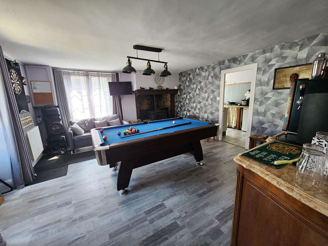 Maison Saint Martial Sur Isop 5 pièce(s) -quatre chambres avec grange, garage/dépendances et jardin - photo 2