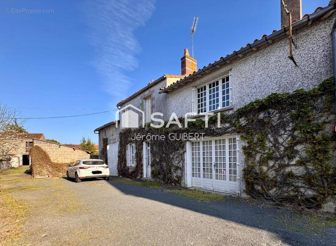 Photo 1 - Maison à NUEIL-LES-AUBIERS