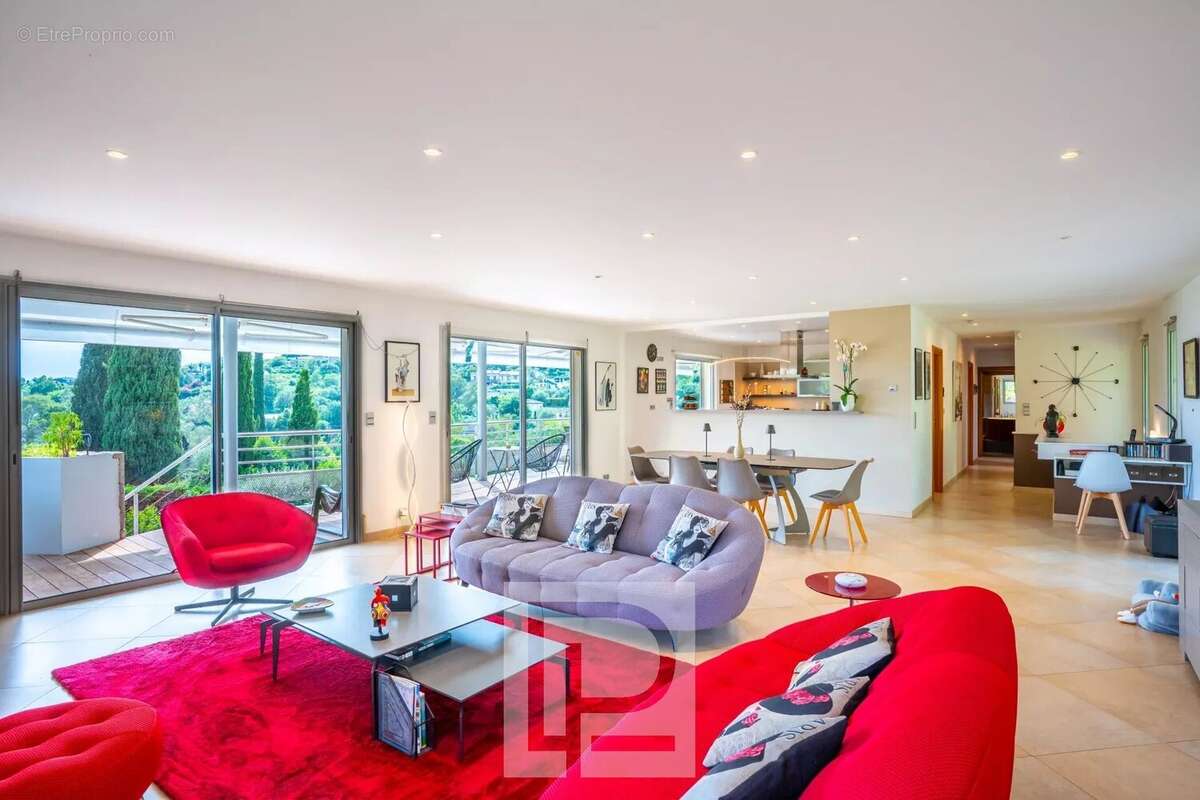 MOUGINS - Villa contemporaine avec vue Panoramique - photo 5