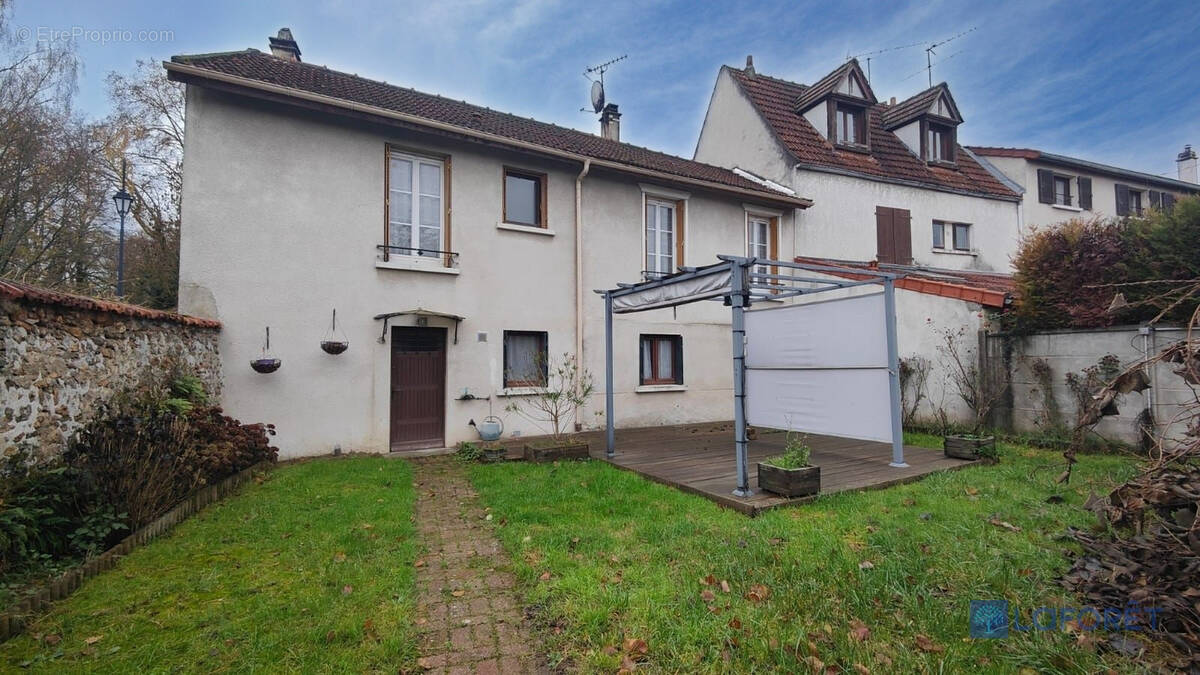 Maison à OLLAINVILLE