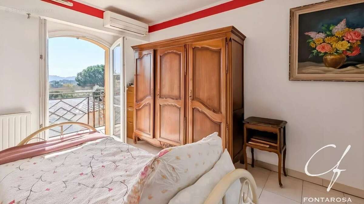 Appartement à ROQUEBRUNE-SUR-ARGENS