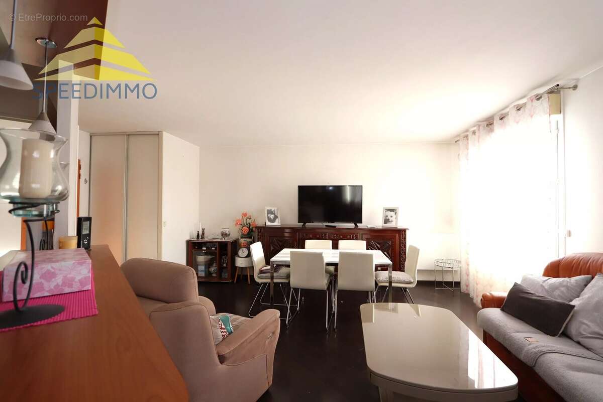 Appartement à MANDRES-LES-ROSES