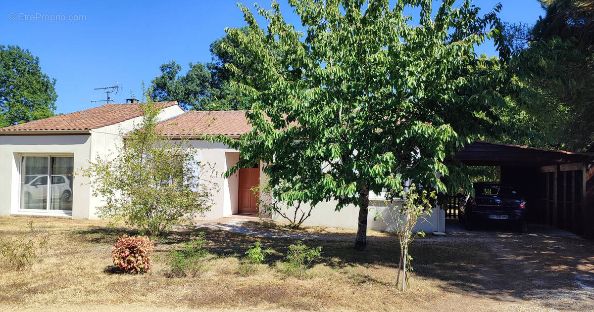 Maison à LA CLISSE