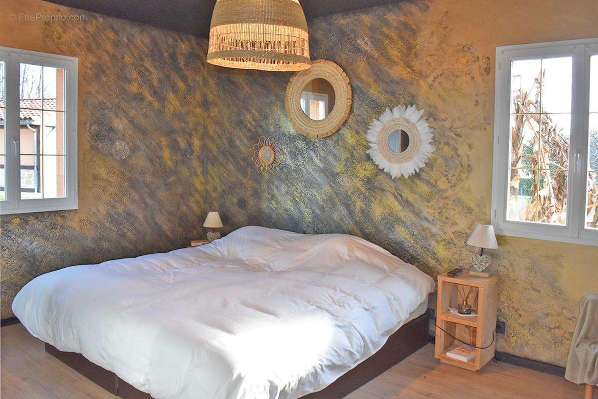 Maison à LA CHAPELLE-AUBAREIL