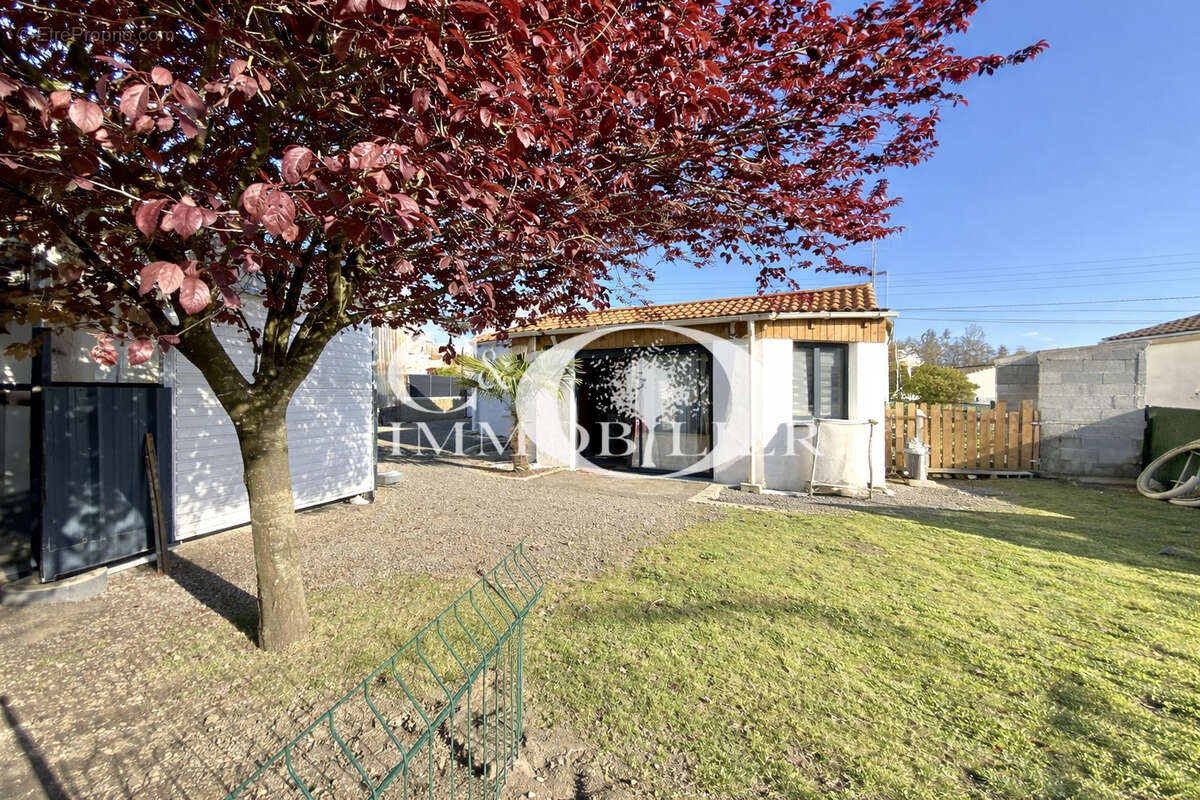 Maison à SAINT-ETIENNE-DU-BOIS