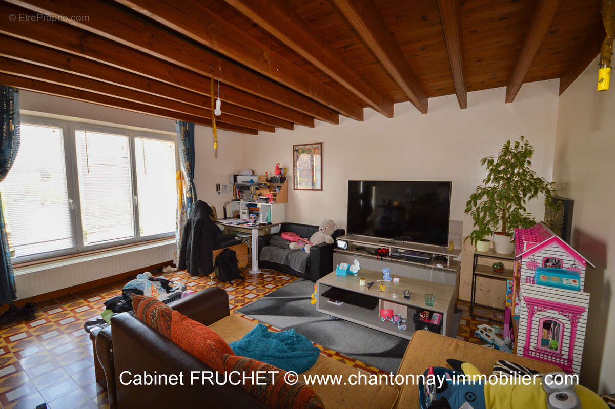 Maison à BAZOGES-EN-PAREDS