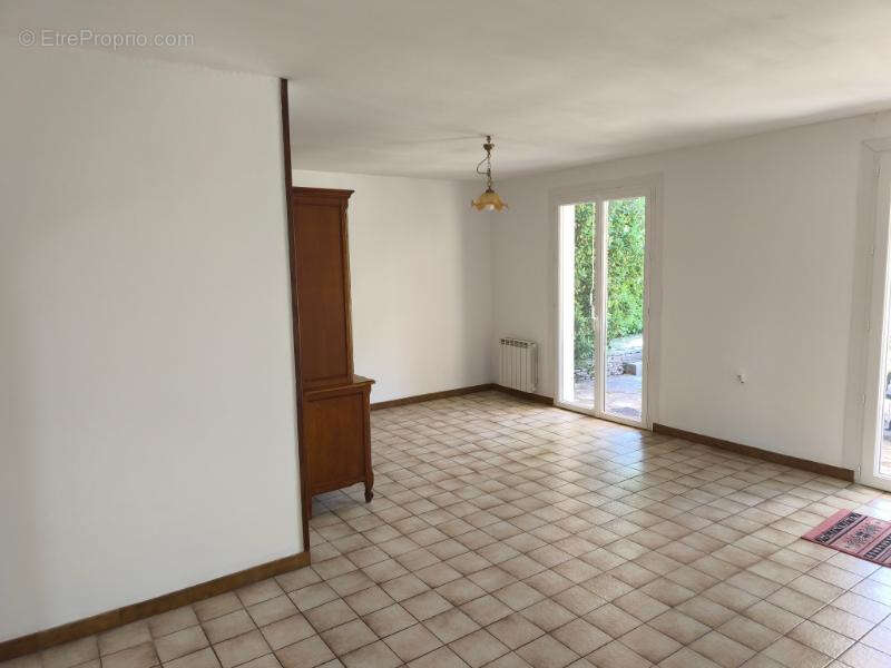 Villa sur sous sol avec 2 terrasses et jardin burlats - photo 7
