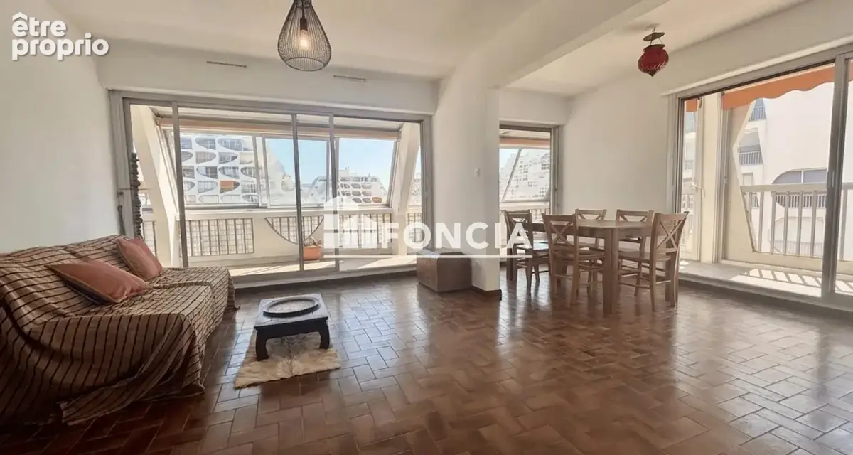 Centre-ville – Appartement 3 pièces d'angle avec vue port et mer - photo 4