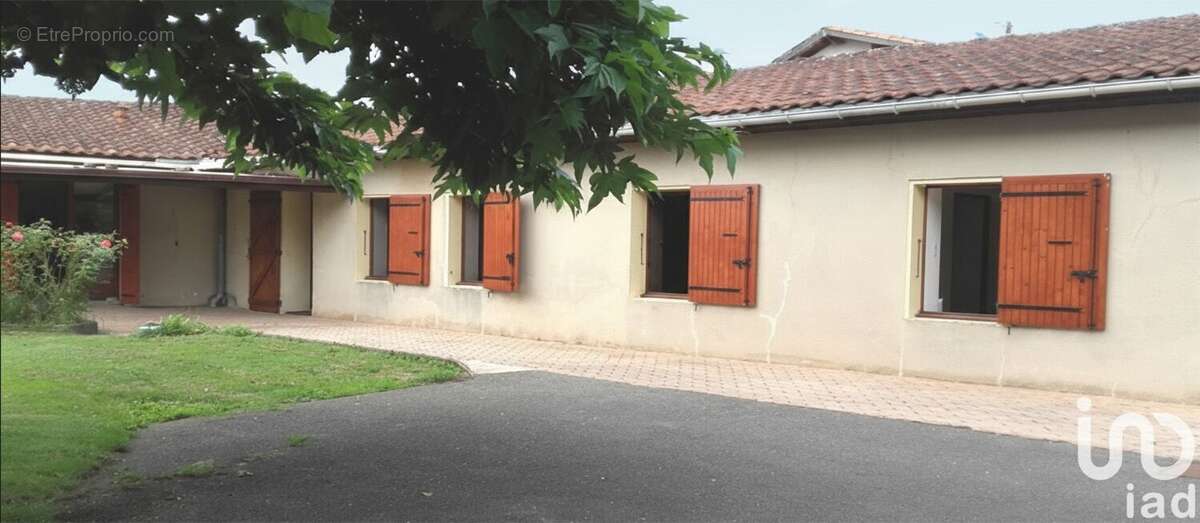 Photo 2 - Maison à CHATEAUBERNARD