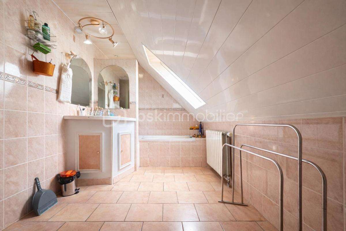 Maison à OLLAINVILLE