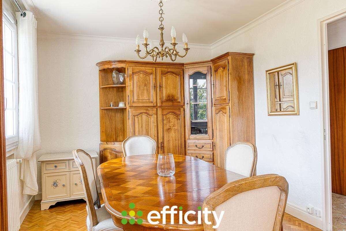 Maison à NIVOLAS-VERMELLE