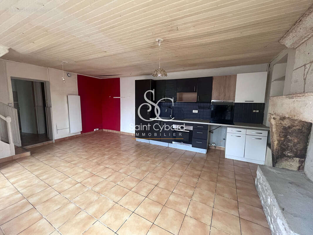 Maison à SAINT-YRIEIX-SUR-CHARENTE