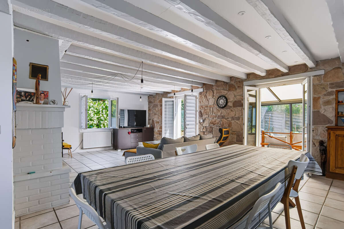 Ascain, maison de type 5 de 170 m2 sur parcelle 734 m2 - photo 3