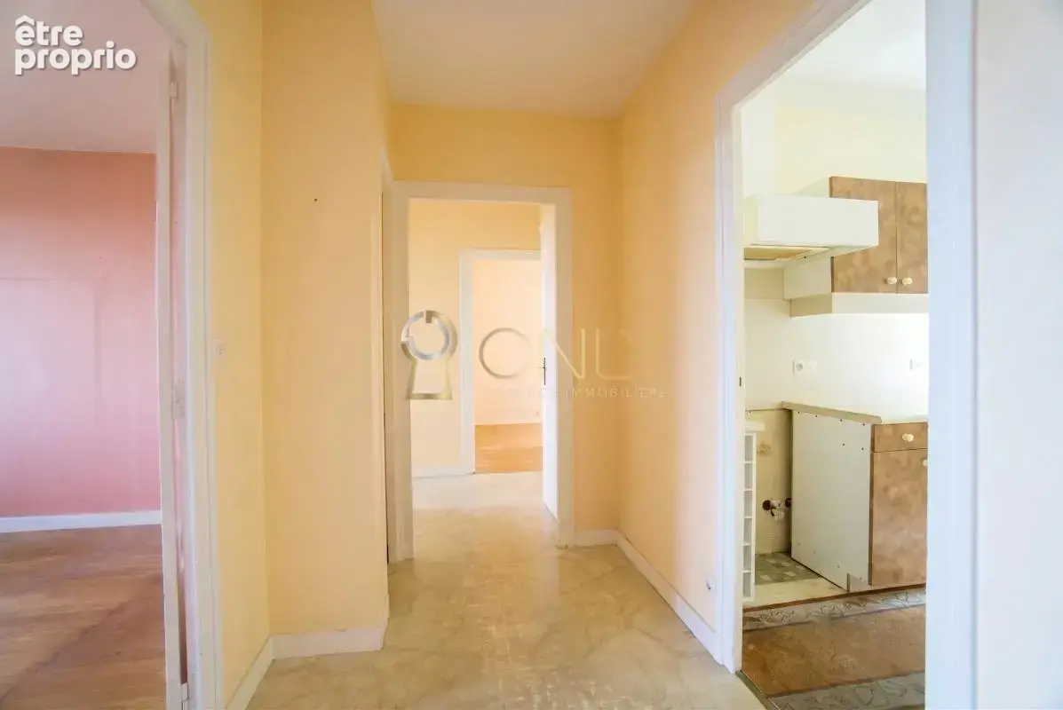 Jassans-Riottier - Appartement T3 à rénover - à vendre - photo 6