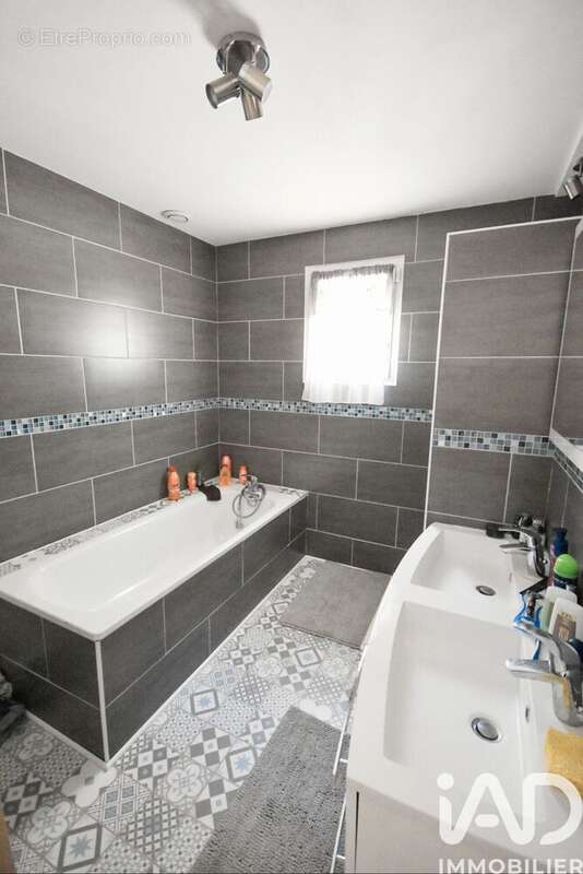 Photo 8 - Maison à GRAND-COURONNE