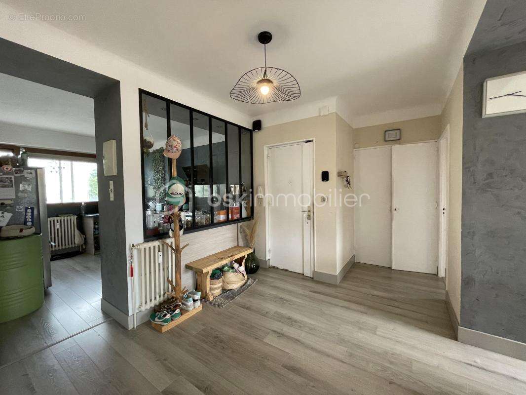 Appartement T4/5 de 104 m² avec balcon et cave – Cognin - photo 8